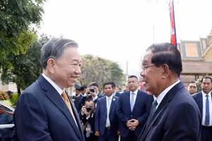 Efectúan en Phnom Penh ceremonia de bienvenida al líder partidista de Vietnam