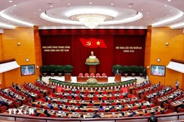 El decimotercer Pleno del Comité Central del Partido Comunista de Vietnam concluyó, completando toda su agenda de trabajo. (Foto: VNA)