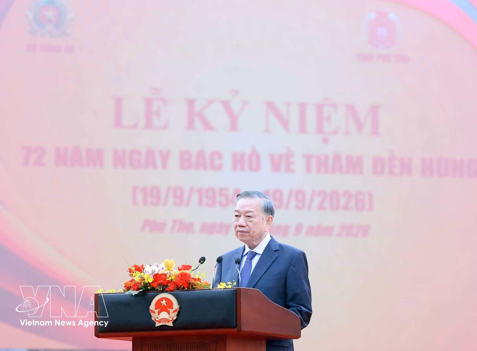 vnanet_potal-tong-bi-thu-chu-tich-nuoc-du-le-khanh-thanh-tuong-dai-bac-ho-voi-ngay-hoi-non-song-9034920.jpg