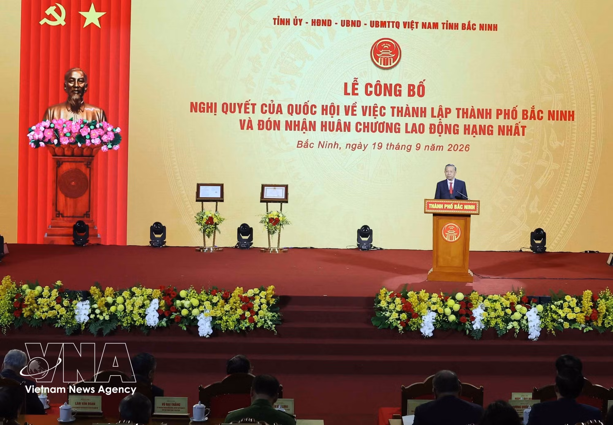 vnanet_potal-tong-bi-thu-chu-tich-nuoc-to-lam-du-le-cong-bo-nghi-quyet-cua-quoc-hoi-ve-thanh-lap-thanh-pho-bac-ninh-9035254.jpg