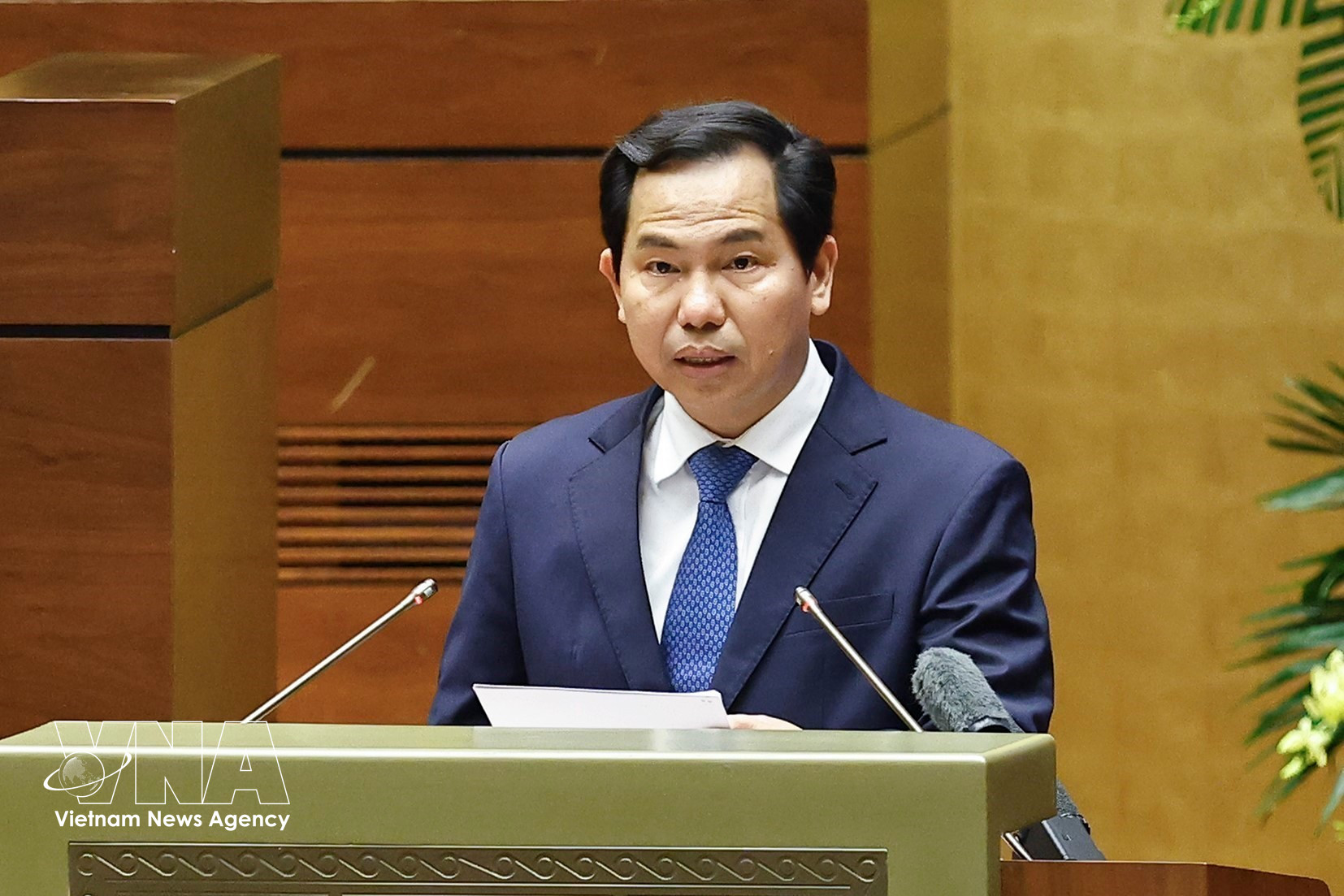 Le Quang Manh, secretario general y jefe de la Oficina de la Asamblea Nacional y titular de la Oficina del Consejo Electoral Nacional, presenta el informe final de las elecciones de la Asamblea Nacional de la XVI Legislatura y los Consejos Populares de todos los niveles para 2026–2031. (Foto: VNA)