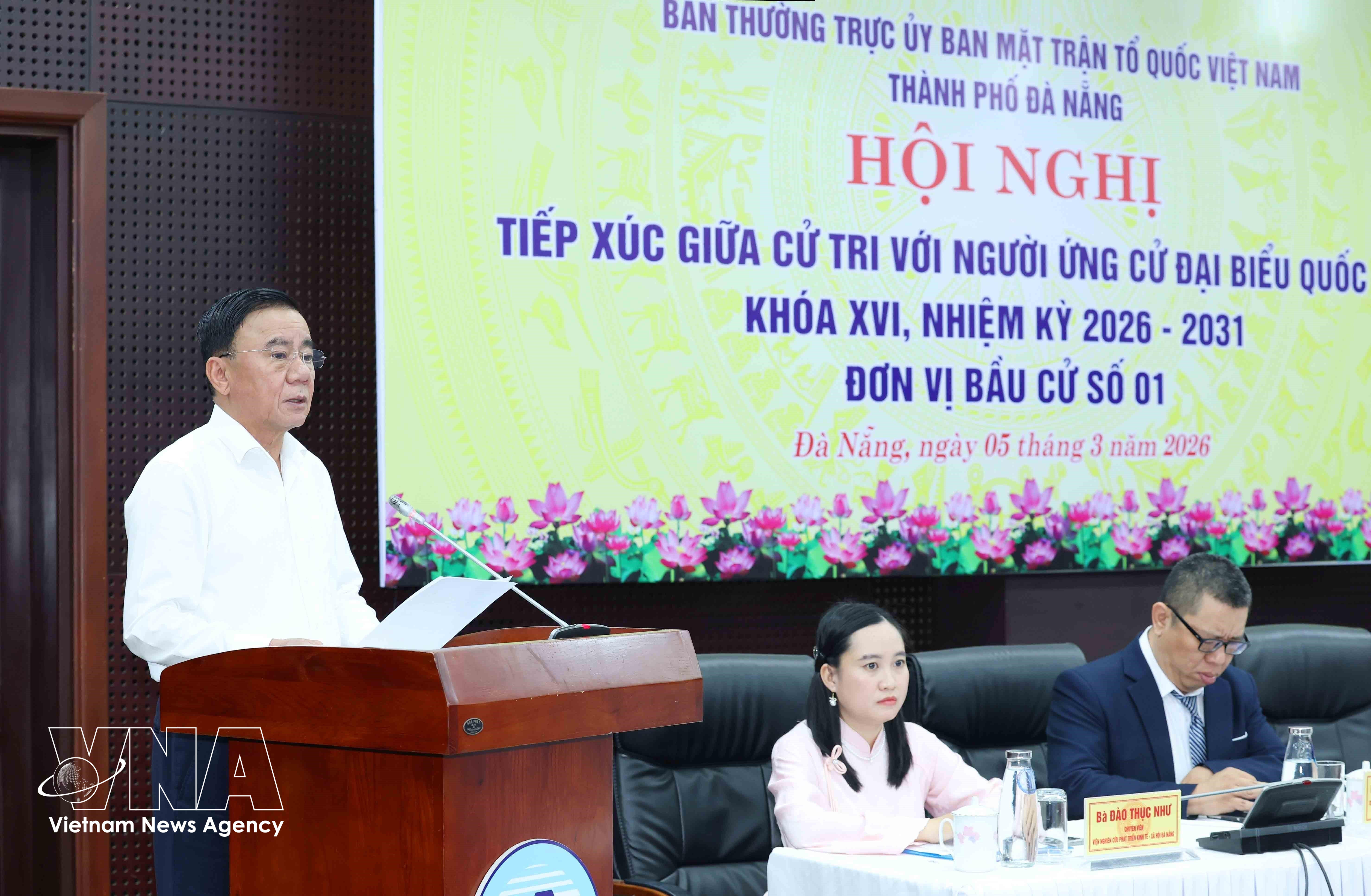 Tran Cam Tu, miembro permanente del Secretariado del Partido Comunista de Vietnam, habla en el evento. (Foto: VNA)