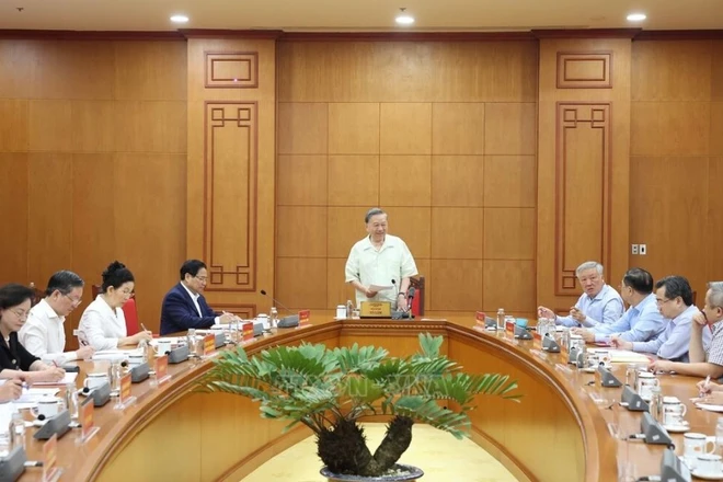 El secretario general del Partido Comunista de Vietnam, To Lam, preside una sesión de trabajo con el Buró Ejecutivo del Comité partidista del Gobierno, centrada en el desarrollo urbano y rural.