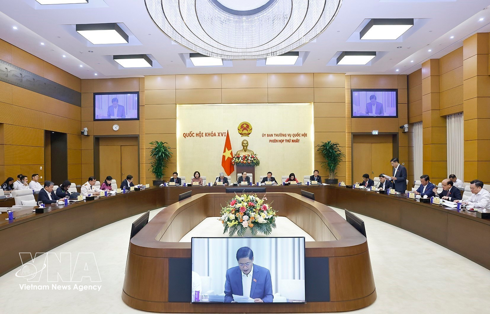 vnanet-potal-chu-tich-quoc-hoi-tran-thanh-man-chu-tri-phien-hop-thu-nhat-cua-uy-ban-thuong-vu-quoc-hoi-8684724.jpg