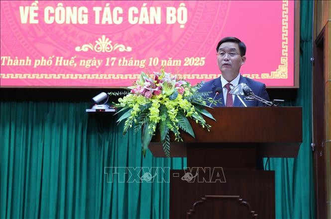 Nguyen Dinh Trung, nuevo secretario del Comité partidista de Hue (Fuente: VNA) bi-thu-thanh-uy-hue-1.jpg