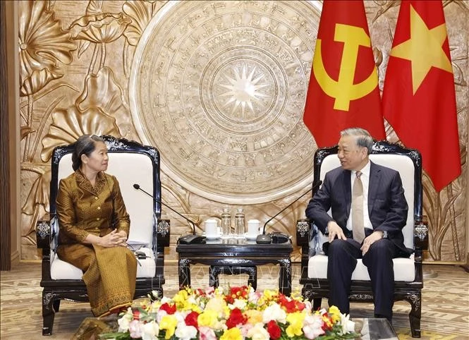 El secretario general del Partido Comunista de Vietnam (PCV), To Lam, y la vicepresidenta del Partido Popular de Camboya (CPP), Men Sam An. (Fuente: VNA)