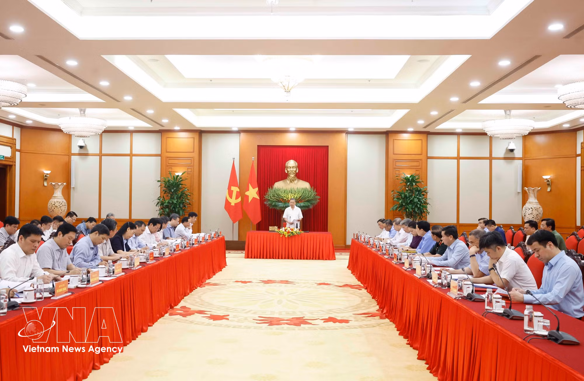 vnanet-potal-tong-bi-thu-chu-tich-nuoc-lam-viec-voi-ban-to-chuc-trung-uong-8803024.jpg