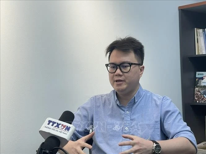 Enzo Sim Hong Jun, investigador de historia y defensa del sudeste asiático, en la entrevista (Foto: VNA)