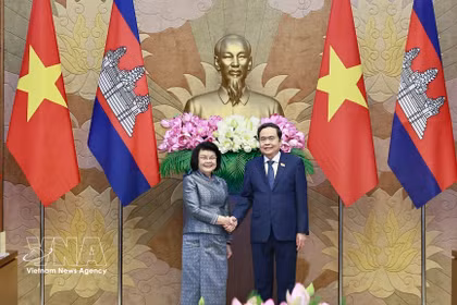 El presidente de la Asamblea Nacional de Vietnam, Tran Thanh Man, y su homóloga de Camboya, Samdech Khuon Sudary. (Foto: VNA)
