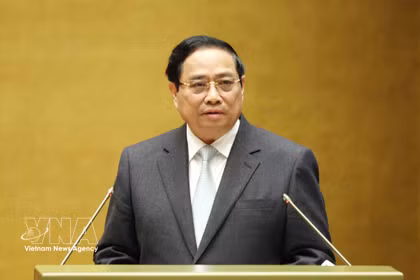El primer ministro Pham Minh Chinh presenta el “Programa de Acción para la implementación de la Resolución del XIV Congreso Nacional del Partido”. (Foto: VNA)