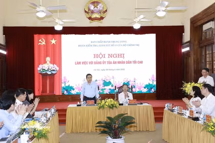 El presidente de la Asamblea Nacional de Vietnam, Tran Thanh Man, habla en la reunión. (Foto: VNA)