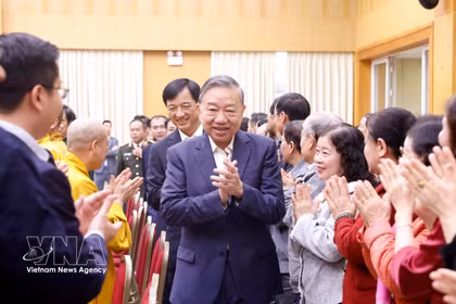 El secretario general To Lam asiste a una reunión en Hanoi con votantes y candidatos a la Asamblea Nacional de la XVI Legislatura, período 2026-2031. (Foto: VNA)