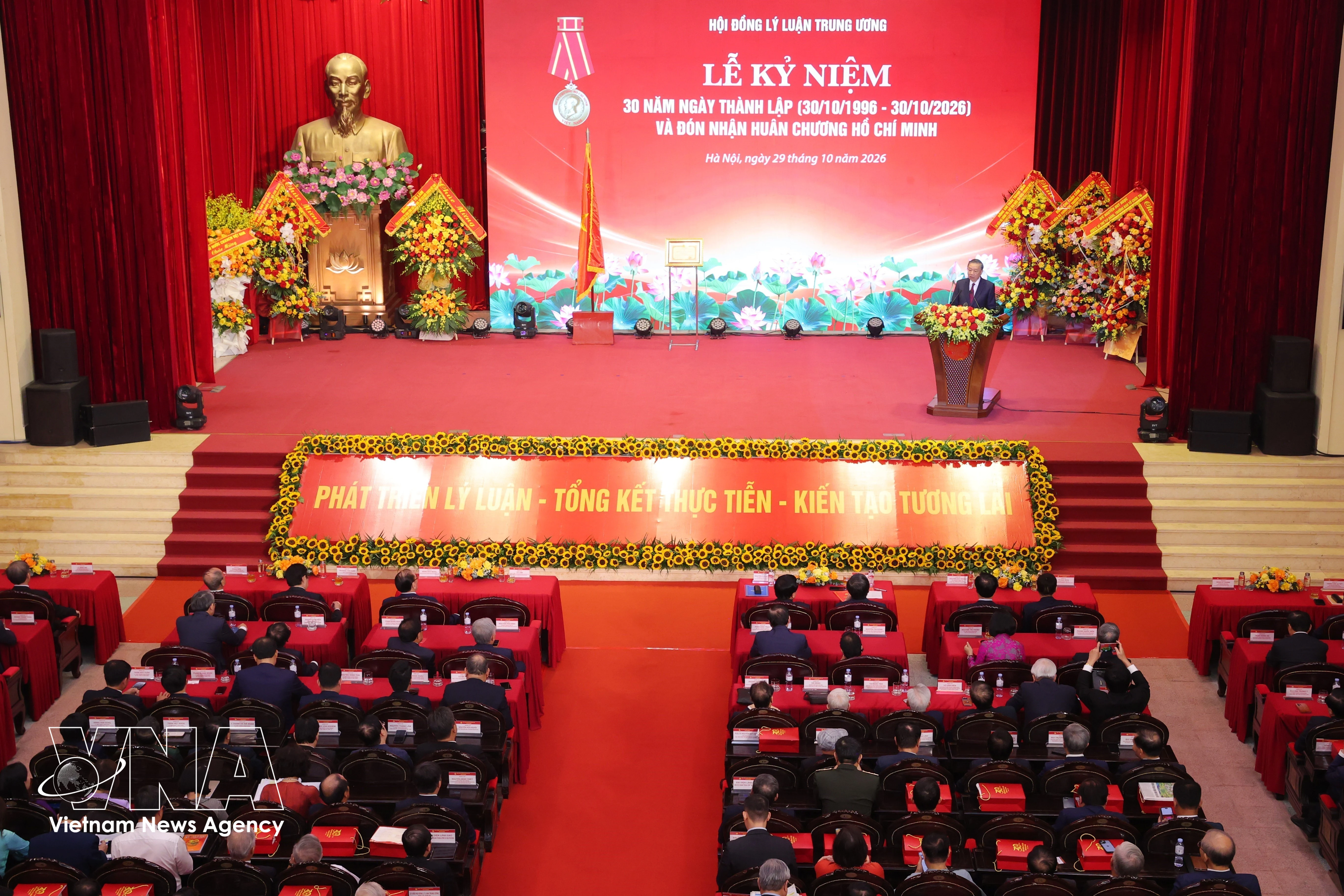El secretario general del Partido Comunista de Vietnam y presidente del país, To Lam, habla en la cita (Fuente: VNA)