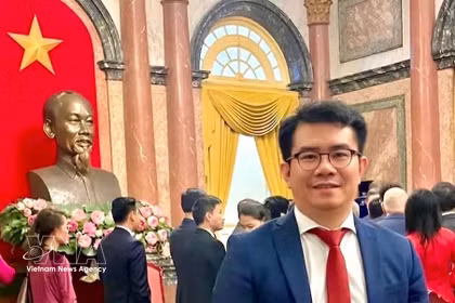 Pham Khanh Nam, redactor jefe de la revista Huong Viet en Alemania, (Fuente: VNA)