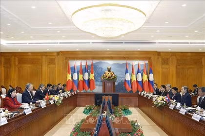 Esecretario general del Partido Comunista de Vietnam, To Lam, en una reunión con el presidente de la Asamblea Nacional de Laos, Saysomphone Phomvihane. (Foto: VNA)