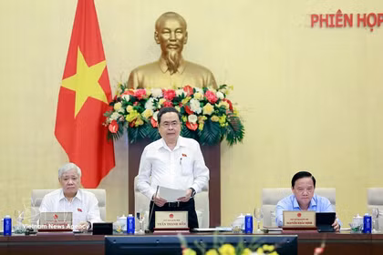 El Comité Permanente de la Asamblea Nacional de Vietnam de la XVI Legislatura inicia en Hanoi su segunda reunión de trabajo, bajo la presidencia del titular del Parlamento, Tran Thanh Man. (Foto: VNA)