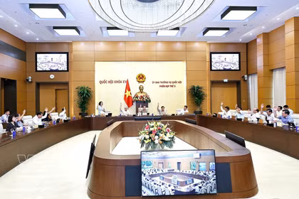 El Comité Permanente de la Asamblea Nacional de Vietnam en su tercera reunión. (Foto: VNA)