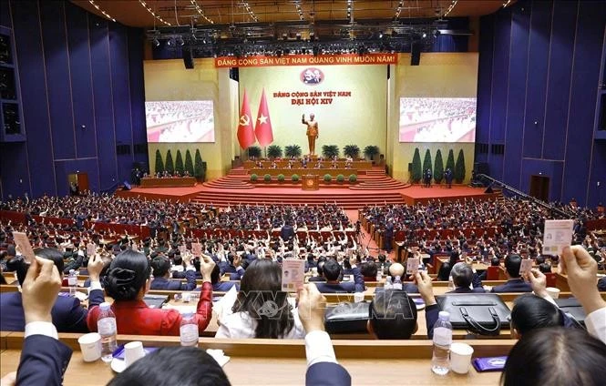 El XIV Congreso aprueba la lista de candidatos para el Comité Central. Foto: VNA