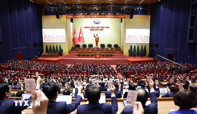 Los delegados votan para aprobar la Resolución del XIV Congreso Nacional del PCV (Foto: VNA)