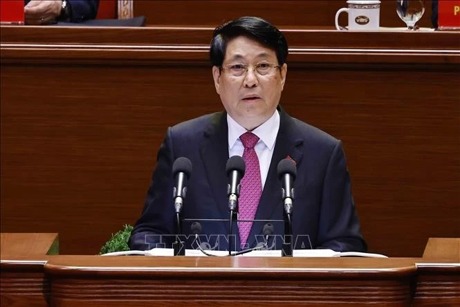El miembro del Buró Político y presidente de la República, Luong Cuong, pronuncia el discurso de apertura del XIV Congreso Nacional del Partido Comunista de Vietnam. (Foto: VNA)