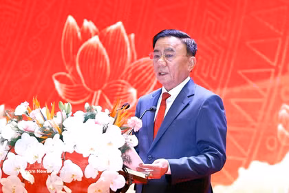 El miembro del Buró Político y permanente del Secretariado del Comité Central del Partido Comunista de Vietnam, Tran Cam Tu, interviene en la cita (Foto: VNA)