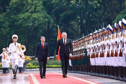 Vietnam y Eslovaquia establecen asociación estratégica