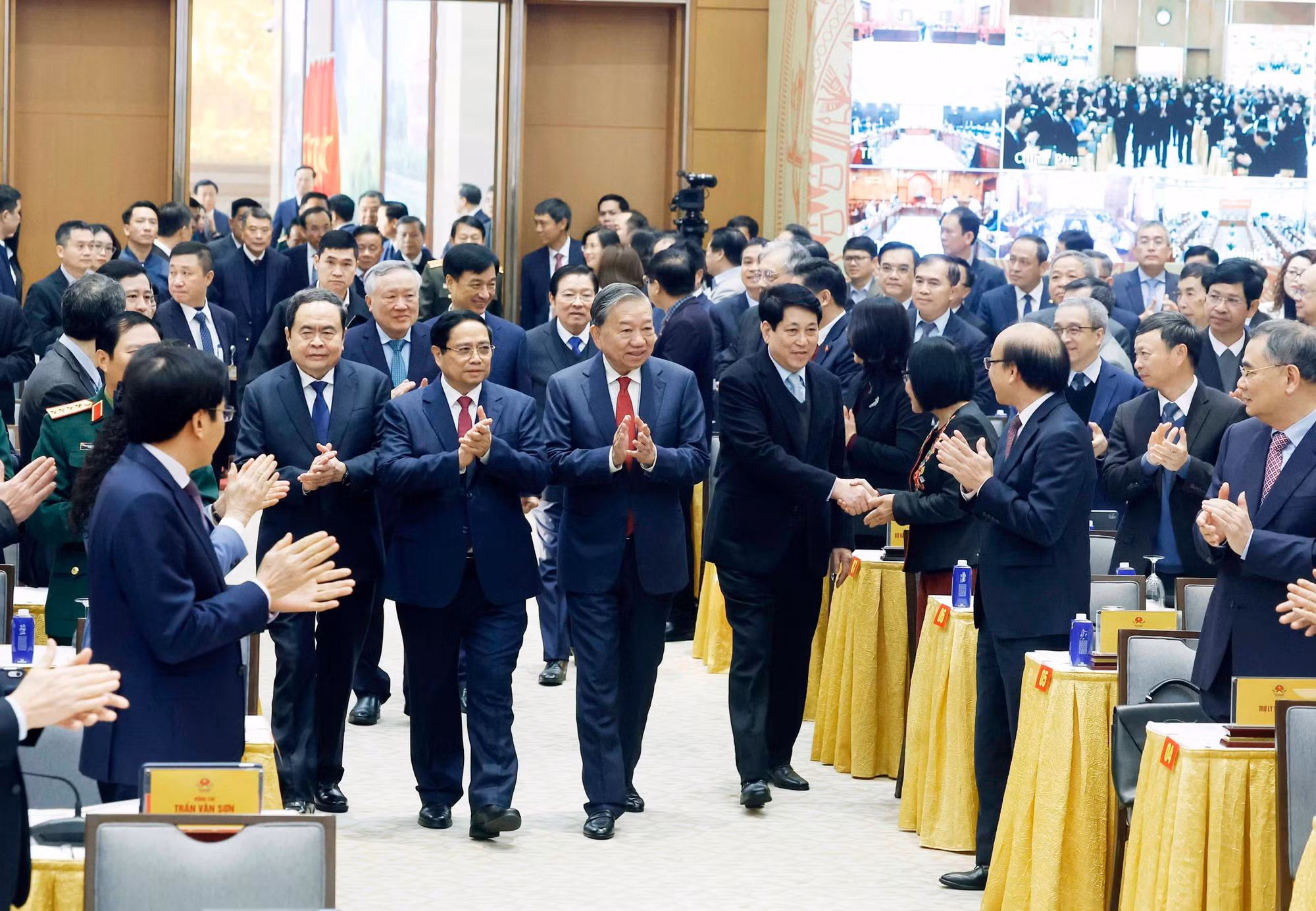 vna-potal-hoi-nghi-tong-ket-cong-tac-nam-2025-trien-khai-cong-tac-nam-2026-cua-chinh-phu-va-chinh-quyen-dia-phuong-8517321.jpg
