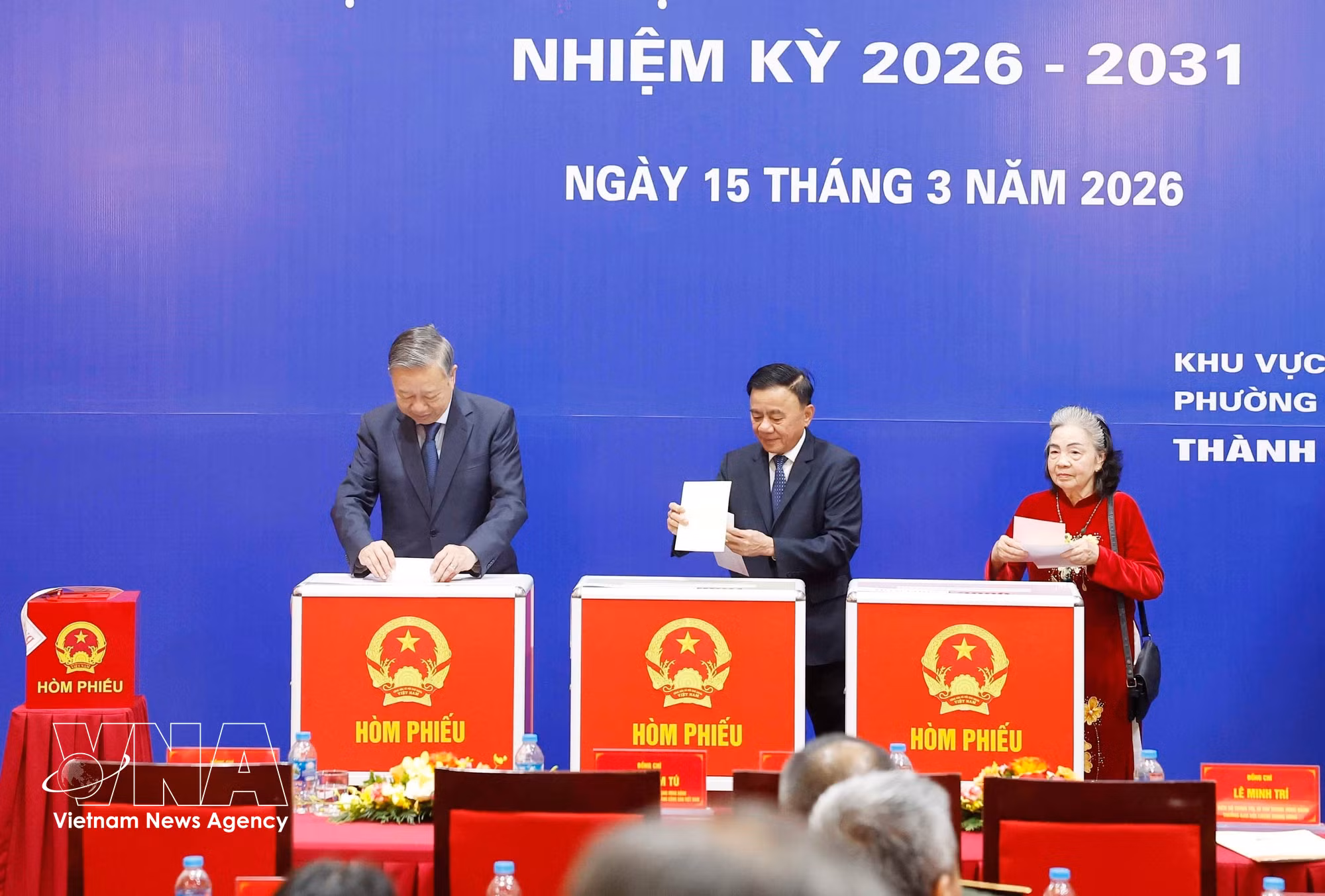 vnanet-tong-bi-thu-to-lam-bo-phieu-bau-cu-tai-phuong-ba-dinh-ha-noi-8641559.jpg