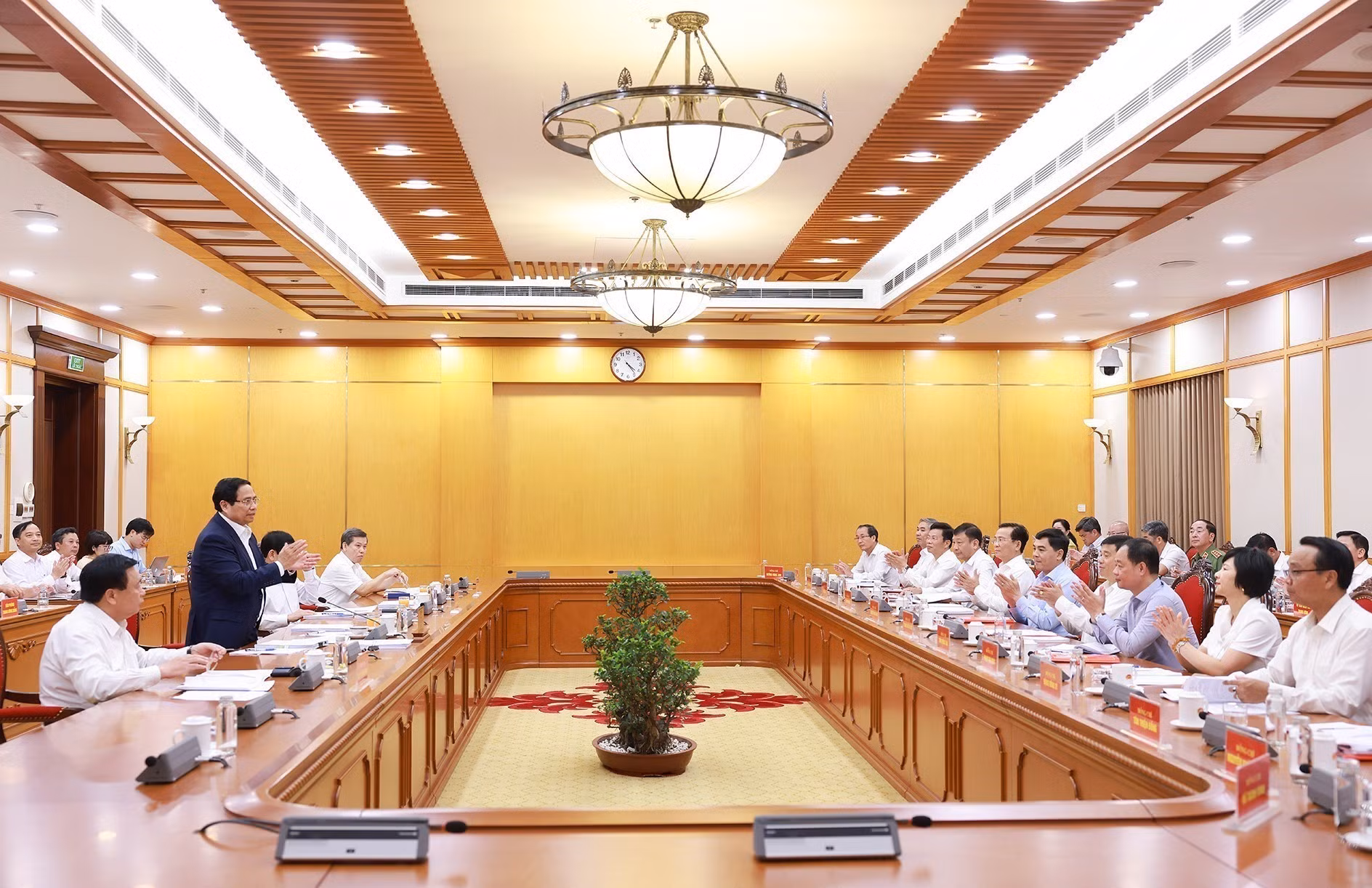 vna-potal-thu-tuong-chu-tri-lam-viec-voi-ban-thuong-vu-cac-tinh-uy-an-giang-va-lam-dong-8254334.jpg