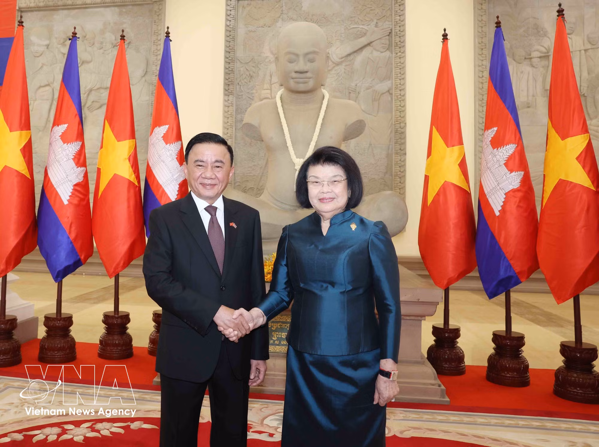 vnanet-potal-thuong-truc-ban-bi-thu-hoi-kien-chu-tich-quoc-hoi-campuchia-8692129.jpg