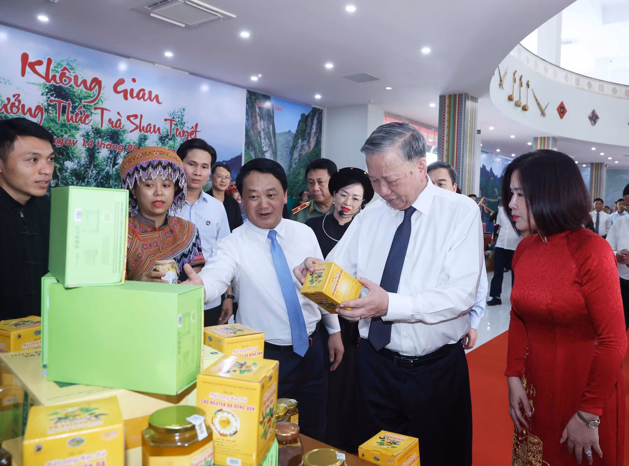 vna-potal-tong-bi-thu-to-lam-lam-viec-voi-ban-thuong-vu-tinh-uy-tuyen-quang-8210167.jpg