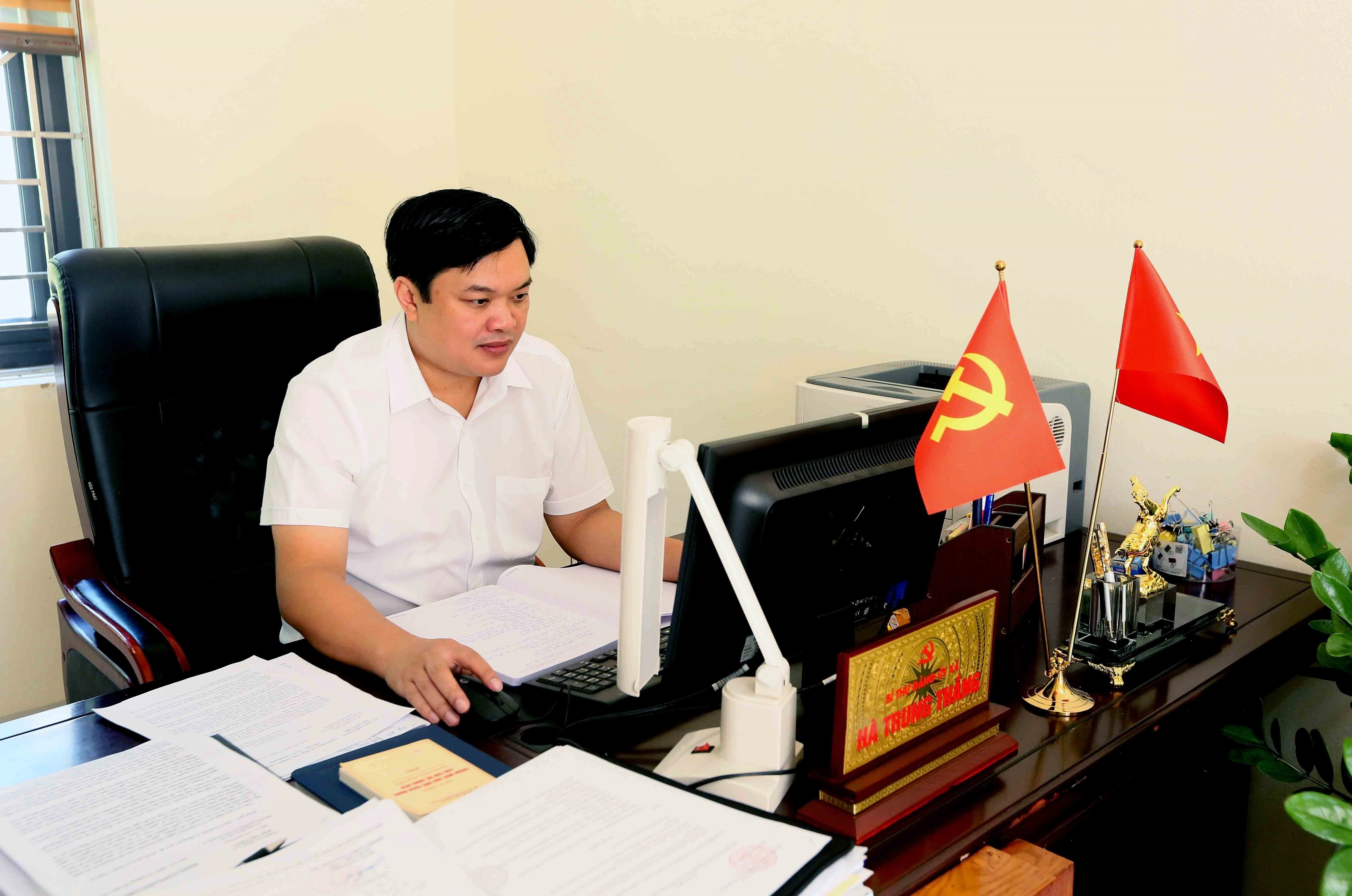 El secretario del Comité partidista en la comuna de Muong Bam, Ha Trung Thang. (Foto: VNA)