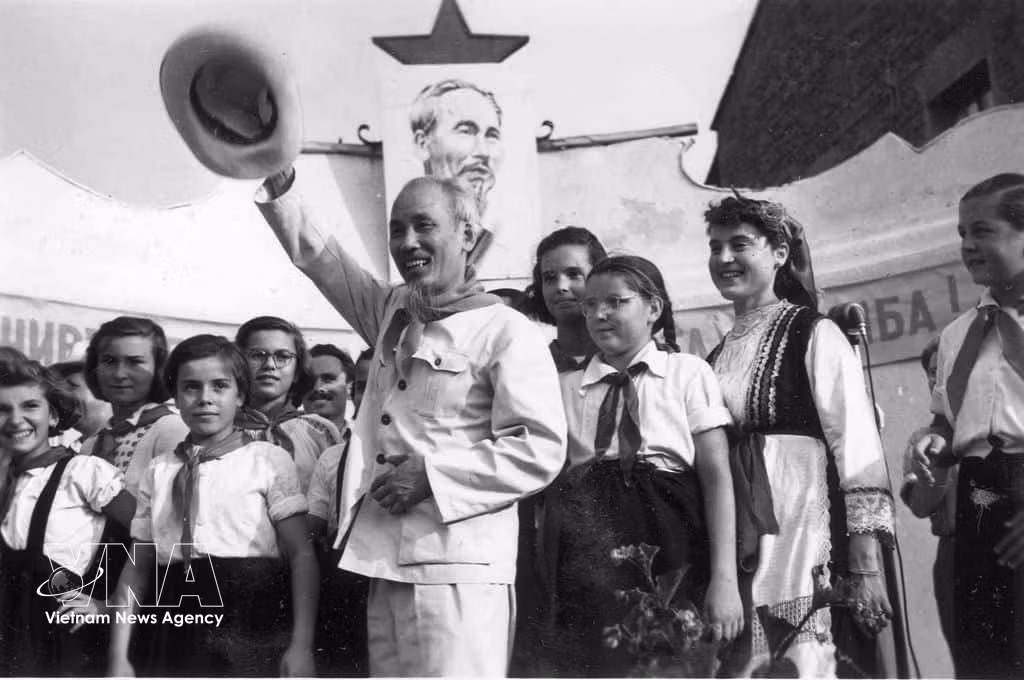 vnanet-04-ngay-sinh-chu-tich-ho-chi-minh-195-bac-ho-mot-tinh-yeu-bao-la-8760827-1.jpg
