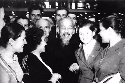 Conmemoran el 136.º aniversario del natalicio del Presidente Ho Chi Minh