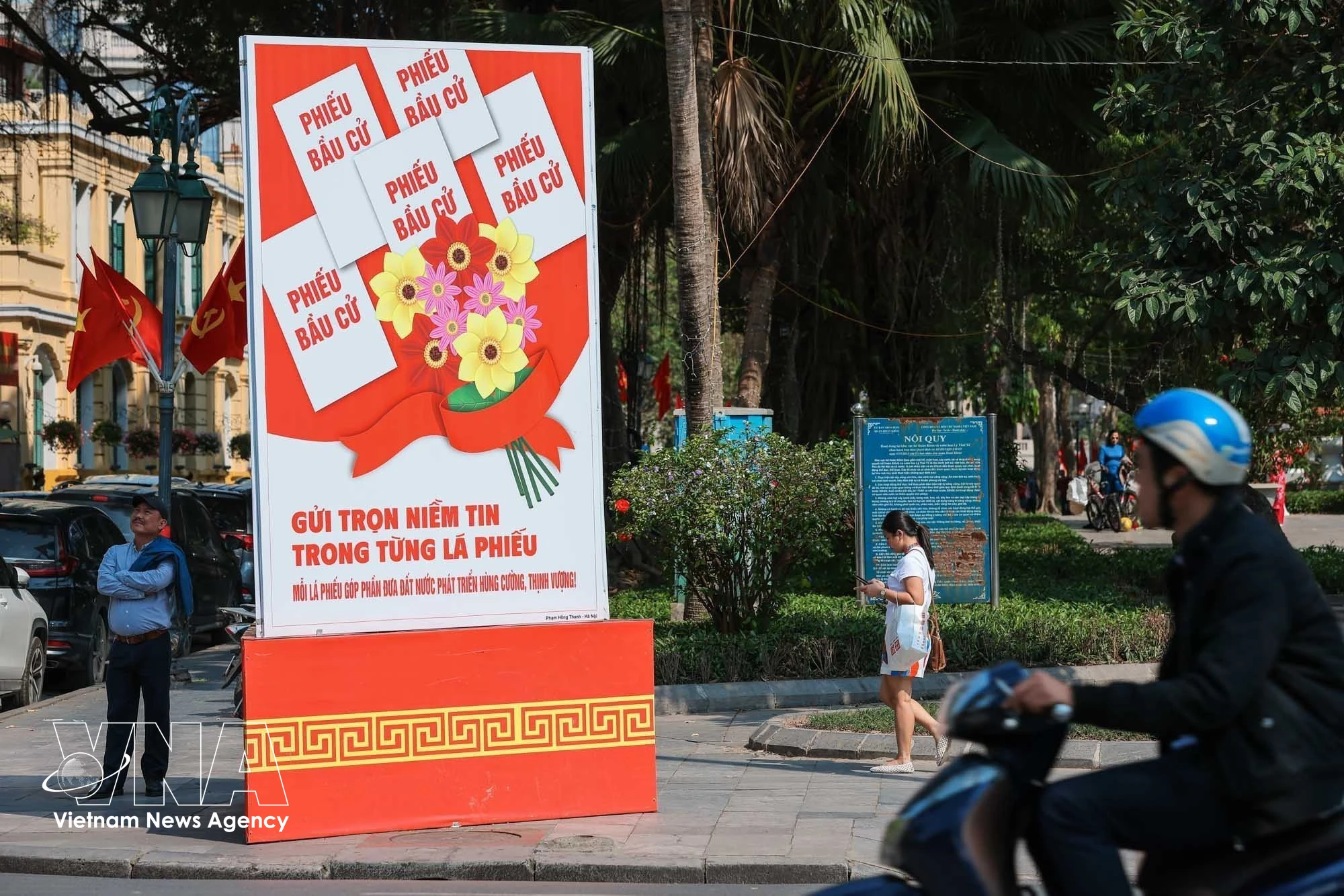 Un cartel para celebrar el día de las elecciones (Foto: VNA)