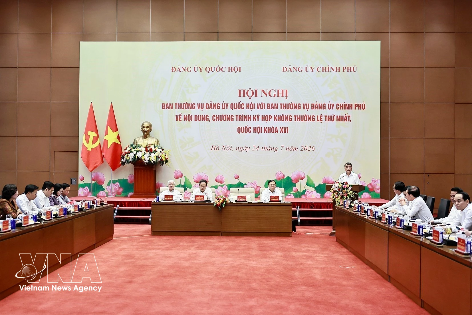El primer ministro Le Minh Hung habla en la cita (Fuente: VNA)