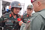 Rescatistas vietnamitas reciben la medalla "Héroe de Venezuela"
